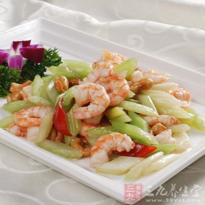 西芹腰果蝦仁味道鮮美、香脆爽口，豐富的食材搭配可以為孕媽們提供全面的營養