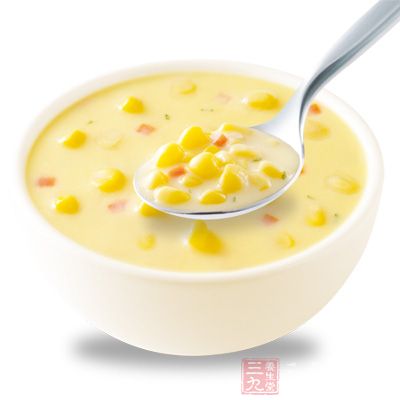 於作法2中加入雞高湯,並將面煳拌勻成濃湯狀 於作法2中加入雞高湯,並將面煳拌勻成濃湯狀