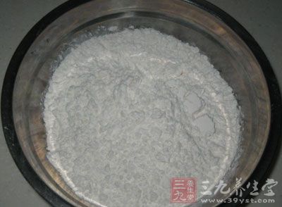 准備適量的面粉加工做疙瘩