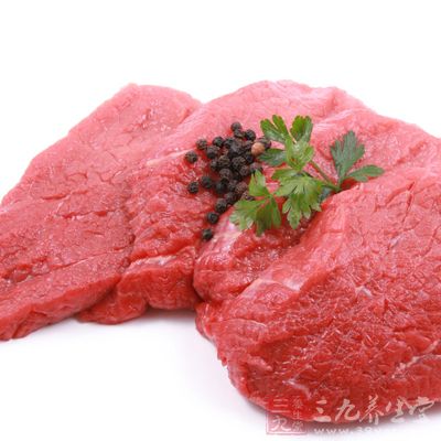 先把牛肉及骨頭用清水洗淨 先把牛肉及骨頭用清水洗淨
