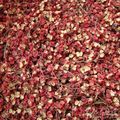 再添些油,油熱後下花椒 再添些油,油熱後下花椒