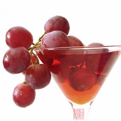 家庭釀制地紅葡萄酒味道純正,價格便宜,不加任何添加劑和防腐劑,干淨沒有毒性,喝起來特別放心 家庭釀制地紅葡萄酒味道純正,價格便宜,不加任何添加劑和防腐劑,干淨沒有毒性,喝起來特別放心