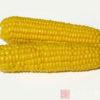 水果玉米粒300克，鹹蛋黃3個