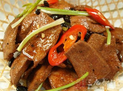 炒豬肝，是我們平常餐桌上常見的家常菜