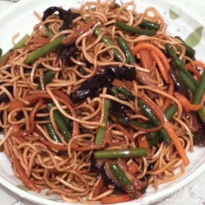 面條，豆芽，肉絲，青菜，辣椒