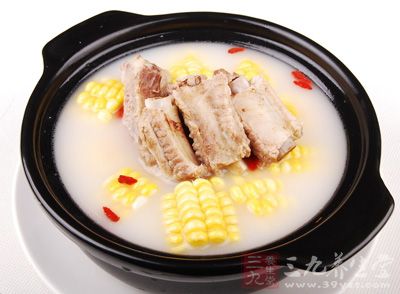 玉米排骨湯是一道食補湯品