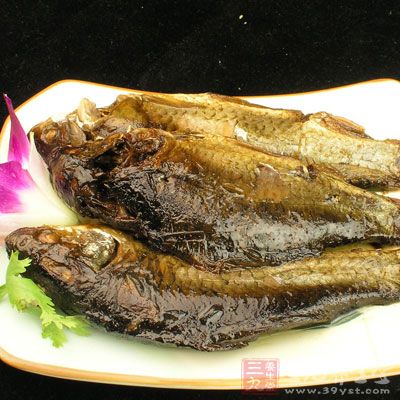 酥鲫魚的做法