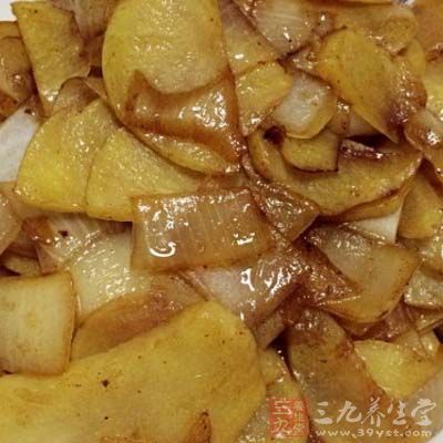 使其土豆再翻個，待其兩面都呈金黃色