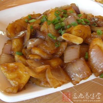 土豆、洋蔥、辣椒、老抽、鹽、味精