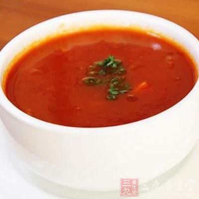 放入牛高湯煮開15分鐘，轉小火放入牛肉丁