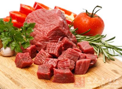 食材:200克牛肉,300克,25克枸杞 食材:200克牛肉,300克,25克枸杞