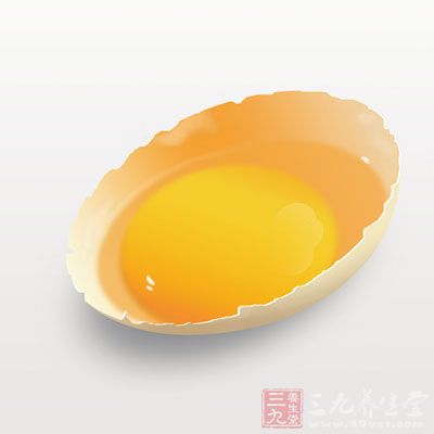 雞蛋黃磕入空碗內,打勻 雞蛋黃磕入空碗內,打勻