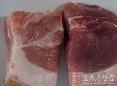 豬肉洗淨，將瘦肉與肥肉分開