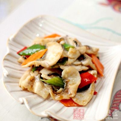 放鹽後，炒黑魚片就可以出鍋