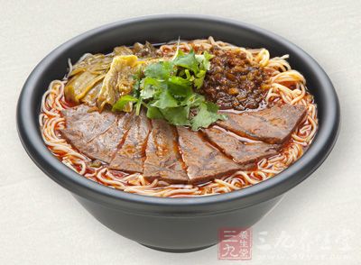 牛肉面本身就營養豐富，再加上爽口的味道