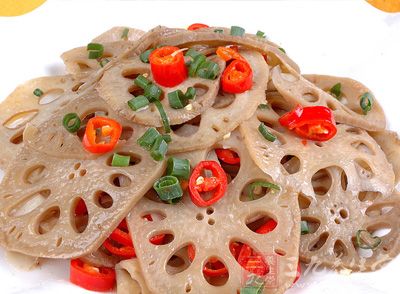 蓮藕炒肉為一道家常菜，鹹鮮味的美食