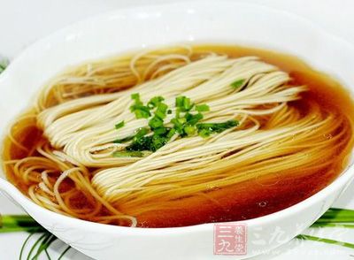 陽春面雖然簡單,但講究一個味美湯鮮 陽春面雖然簡單,但講究一個味美湯鮮