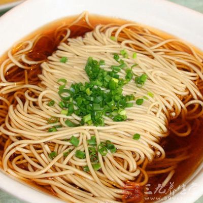 面條,蔥姜蒜,鹽,生抽 面條,蔥姜蒜,鹽,生抽