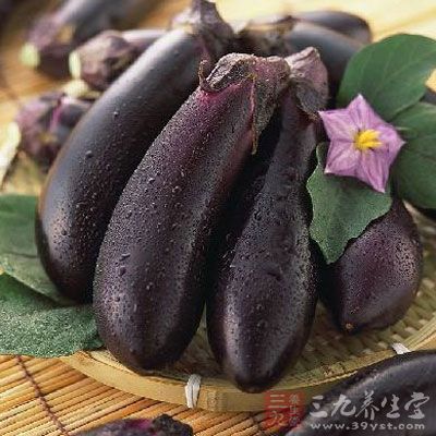 防癌。茄子中含有龍葵素
