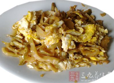 搾菜炒雞蛋加白粥是廣東最簡單的養生早餐
