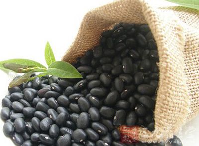 食材:黑豆10g、糯米20g 食材:黑豆10g、糯米20g