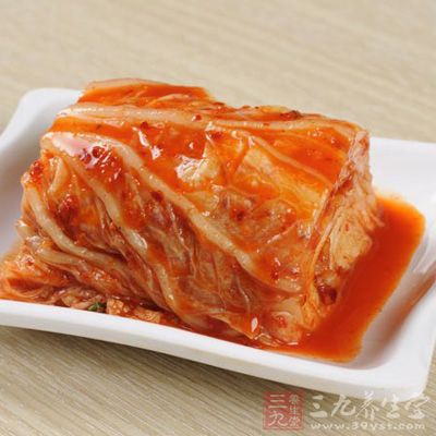 將白菜包好,斷面向上整齊碼放在非金屬容器內,冷鮮密封保存一周以上即可食用 將白菜包好,斷面向上整齊碼放在非金屬容器內,冷鮮密封保存一周以上即可食用