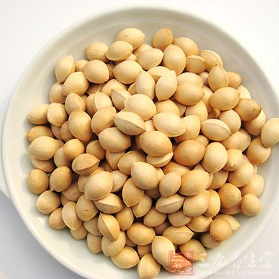 取銀杏果10枚,帶殼炒熟後取仁食用,每日兩次,連肥服兩周,可治遺精過多 取銀杏果10枚,帶殼炒熟後取仁食用,每日兩次,連肥服兩周,可治遺精過多