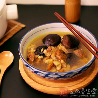 板栗煲雞湯 板栗煲雞湯