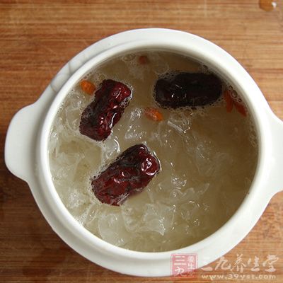 銀耳枸杞湯 銀耳枸杞湯