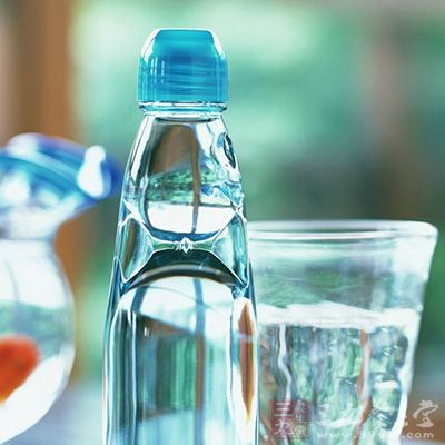 飲水過少 飲水過少