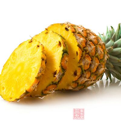 菠蘿有豐富的維他命，可以讓皮膚的表面更好嫩滑，光澤