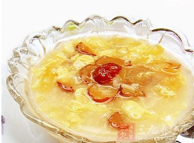 紅棗洗淨泡軟並去核，蘋果切細丁備用