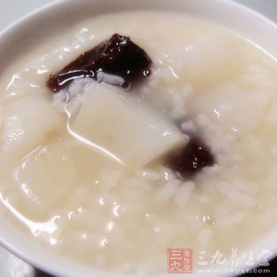 經常熬山藥粥喝，能有效緩解胃部不適