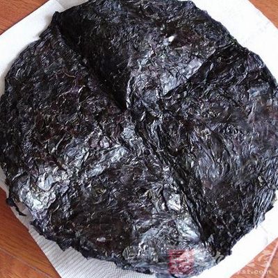 煮約30分鐘,再把紫菜投入 煮約30分鐘,再把紫菜投入