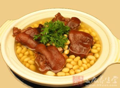 黃豆炖豬蹄的做法