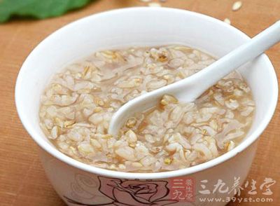 糯米500G、小麥600G煮成稀粥,食時加白糖.補腸胃,強氣力,養心神,斂虛汗