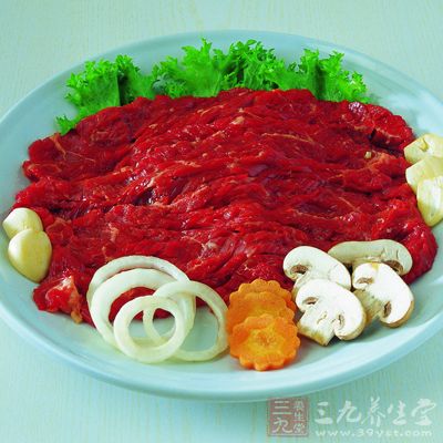 鍋熱油,下牛肉絲 鍋熱油,下牛肉絲