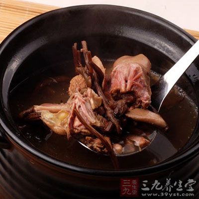 本湯菜以烏雞與中醫名方“四物湯”去川芎加知母