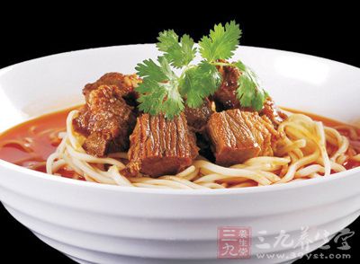牛肉面是一種大街小巷隨處可見的小吃