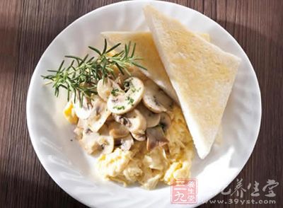 蘑菇炒雞蛋是一道色香味俱全的家常菜