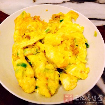 放入炒過的雞蛋