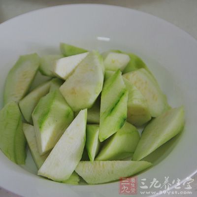 絲瓜易熟，可且較大的滾刀塊