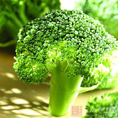 主料：西蘭花1顆、牛裡脊300克