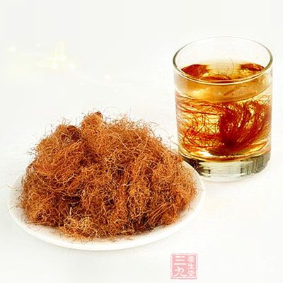 把玉米須撈出，水盛到碗裡