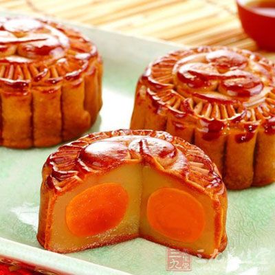 廣式月餅——蛋黃蓮蓉月餅的做法