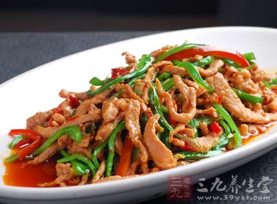 青椒肉絲是我們日常餐桌上非常常見的一道美食了