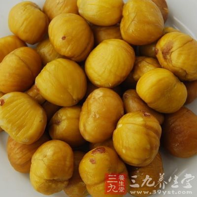 將煮熟的板栗盛出即可 將煮熟的板栗盛出即可