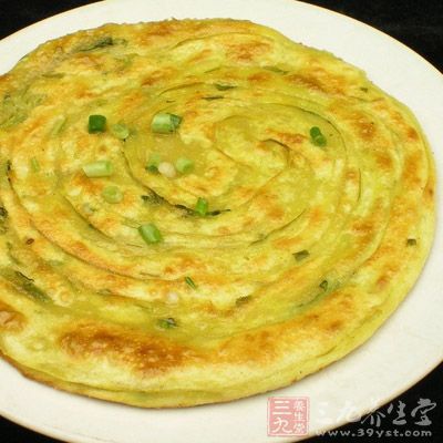 多放蔥花會更好吃，烙時可適量灑些芝麻