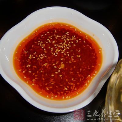 然後淋上韓國香辣醬 然後淋上韓國香辣醬