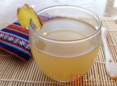 生姜蜂蜜水由老姜和蜂蜜制成的飲料，是一種保健飲品